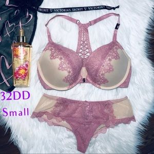 ✨NWT Victoria’s Secret Bra 32DD Panty (Small) Set✨